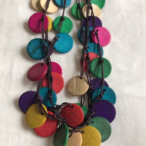 Multi color wooden disk necklace - Picture 4 of 6